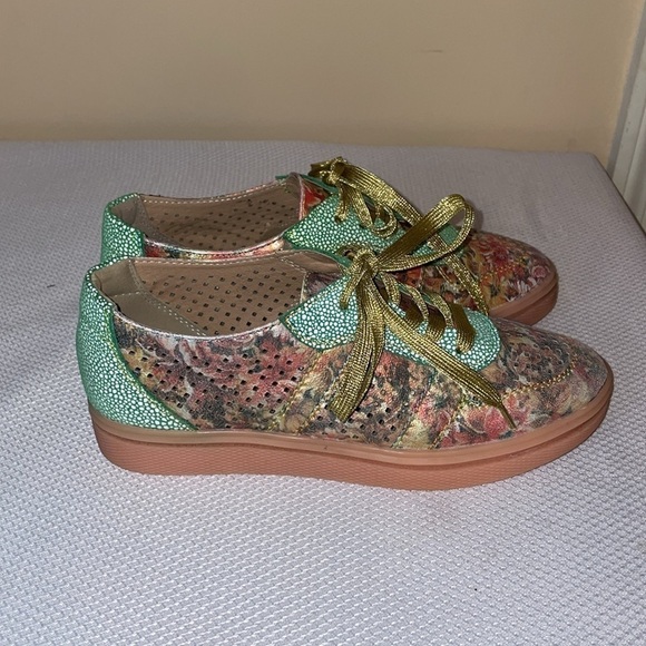 lartiste womens 37 6.5 7 sneakers shoes floral green gold white Spring step nwot - Picture 3 of 10